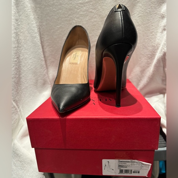 Black Valentino pointed heel - Picture 1 of 3